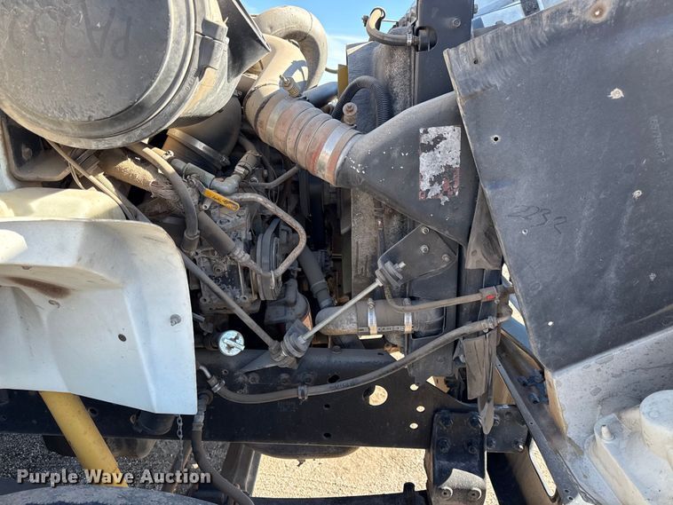 image for item DY8377 1995 International 8100 utility / service truck