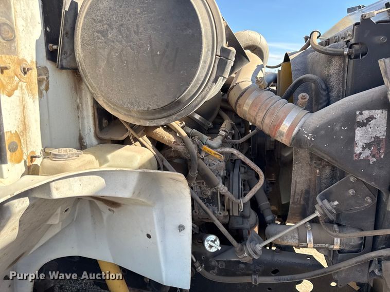 image for item DY8377 1995 International 8100 utility / service truck