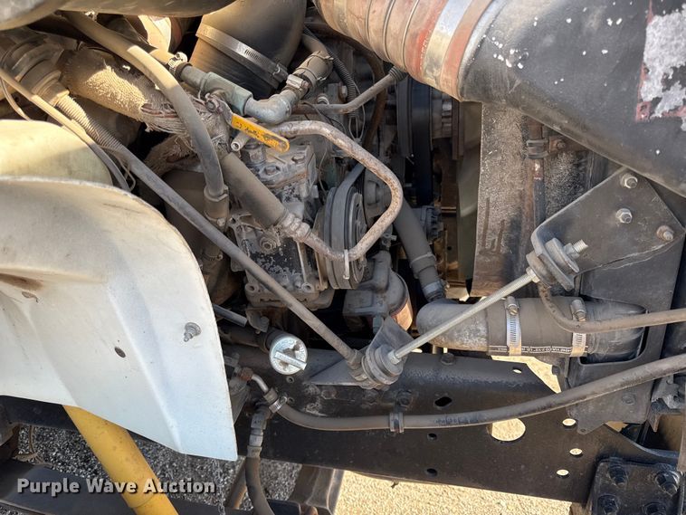 image for item DY8377 1995 International 8100 utility / service truck