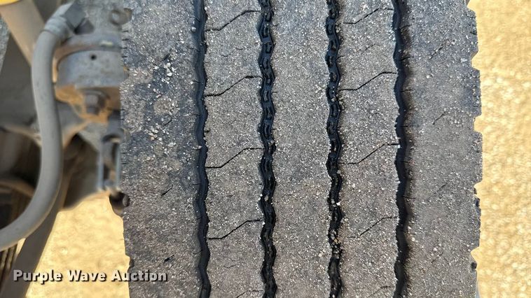 image for item DY8377 1995 International 8100 utility / service truck