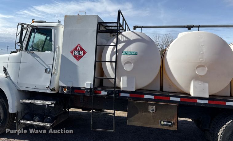 image for item DY8378 1997 Volvo  WG flatbed truck