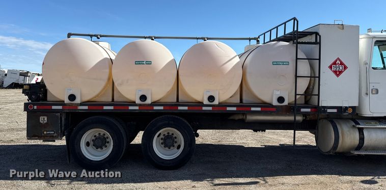 image for item DY8378 1997 Volvo  WG flatbed truck