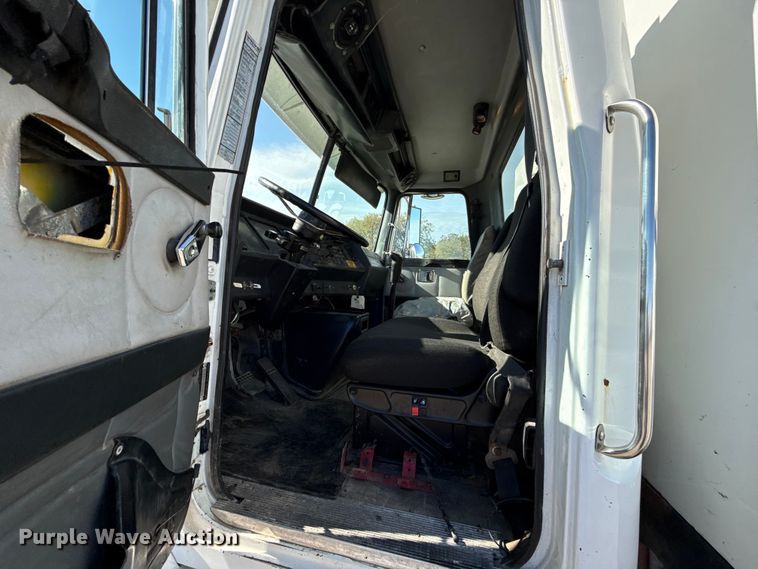 image for item DY8378 1997 Volvo  WG flatbed truck