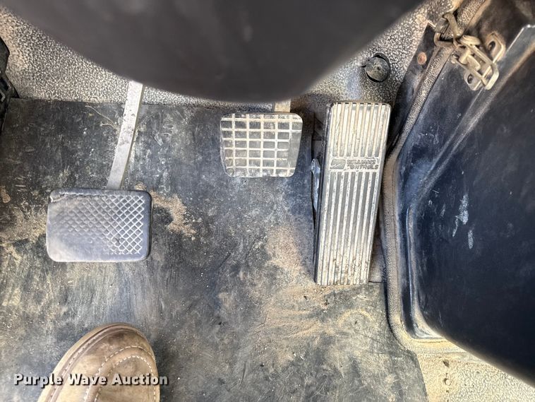 image for item DY8378 1997 Volvo  WG flatbed truck