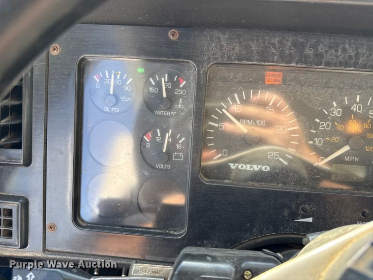 image for item DY8378 1997 Volvo  WG flatbed truck