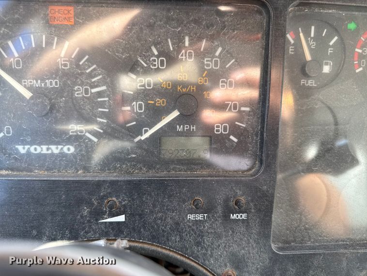 image for item DY8378 1997 Volvo  WG flatbed truck