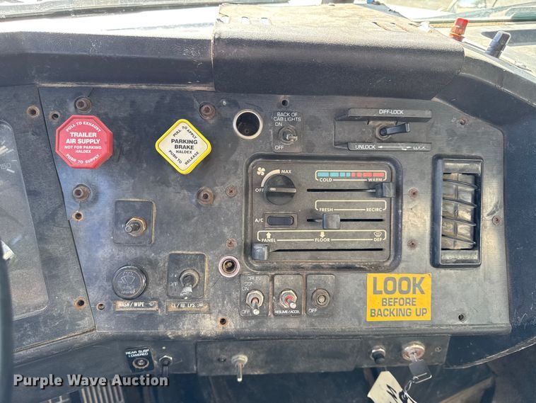 image for item DY8378 1997 Volvo  WG flatbed truck