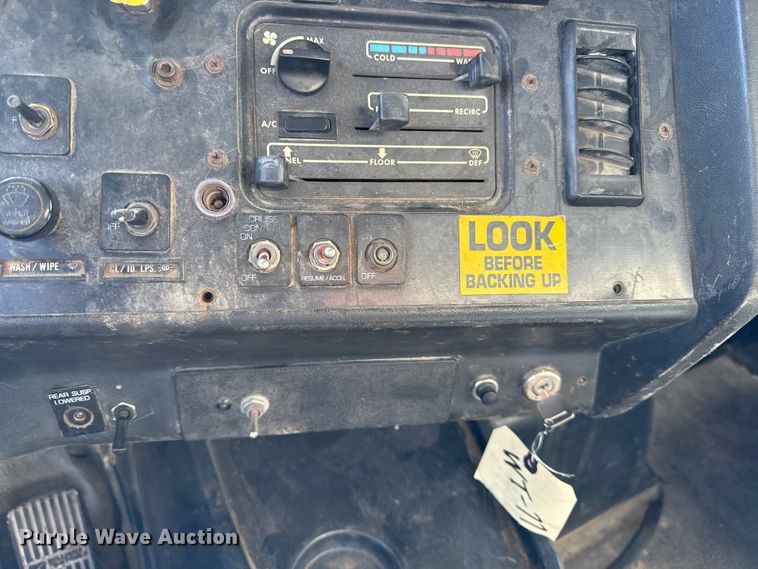 image for item DY8378 1997 Volvo  WG flatbed truck