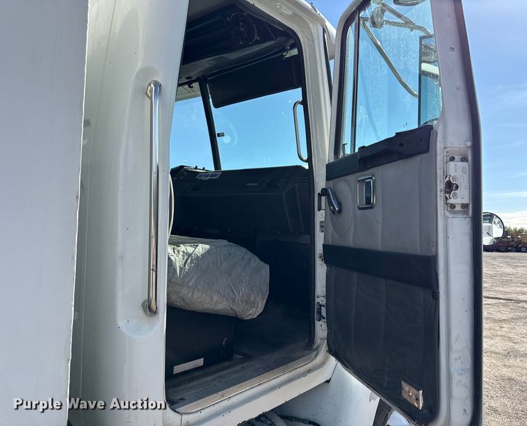 image for item DY8378 1997 Volvo  WG flatbed truck