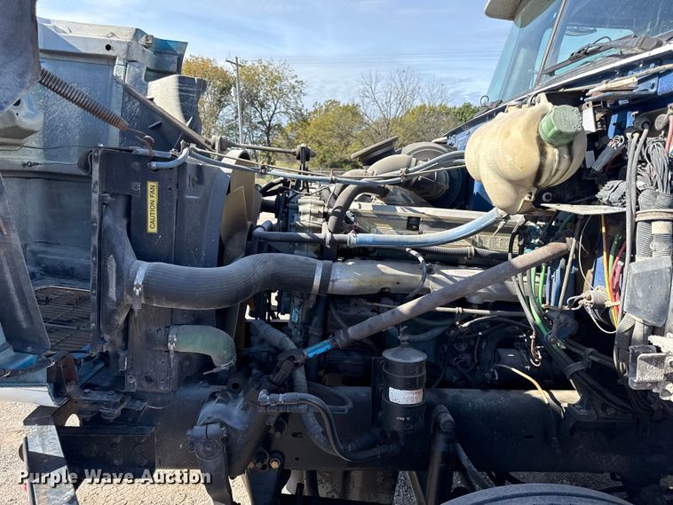 image for item DY8378 1997 Volvo  WG flatbed truck