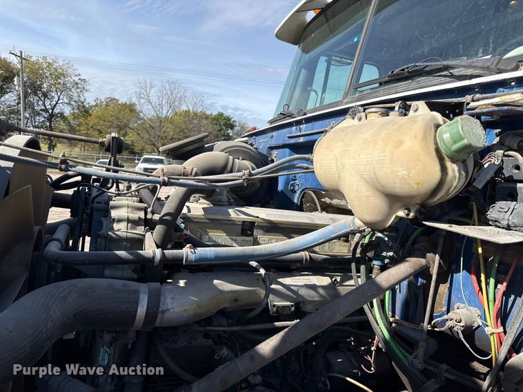 image for item DY8378 1997 Volvo  WG flatbed truck