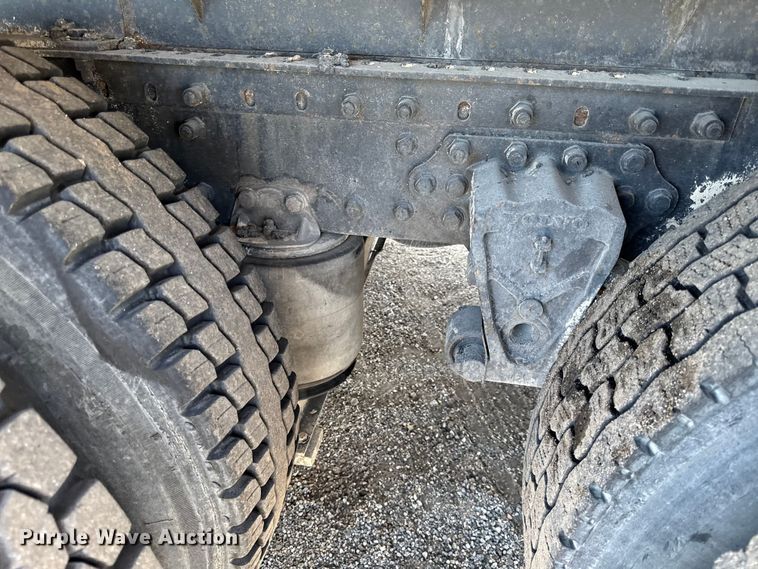 image for item DY8378 1997 Volvo  WG flatbed truck