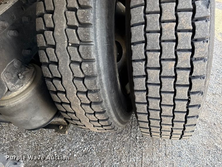 image for item DY8378 1997 Volvo  WG flatbed truck