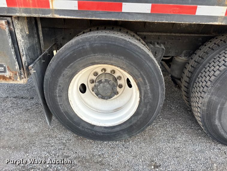 image for item DY8378 1997 Volvo  WG flatbed truck