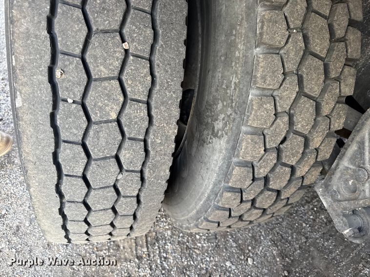 image for item DY8378 1997 Volvo  WG flatbed truck