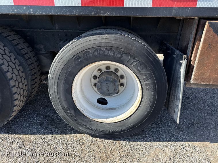 image for item DY8378 1997 Volvo  WG flatbed truck