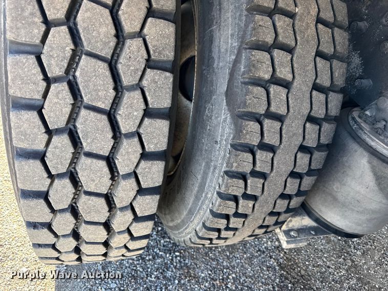 image for item DY8378 1997 Volvo  WG flatbed truck