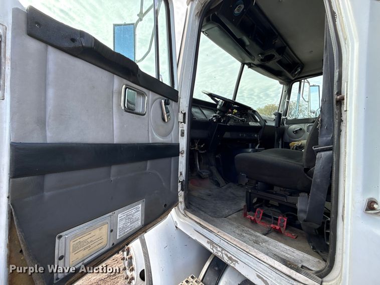 image for item DY8379 1994 Volvo WB flatbed truck