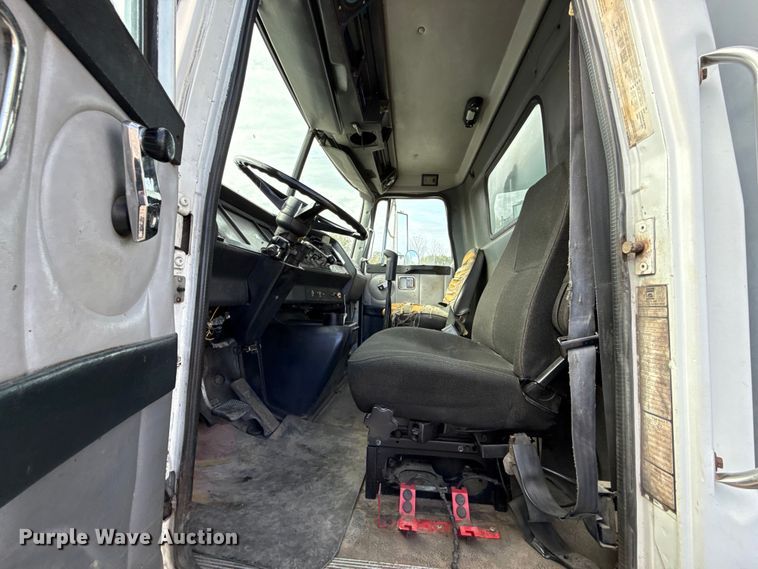 image for item DY8379 1994 Volvo WB flatbed truck