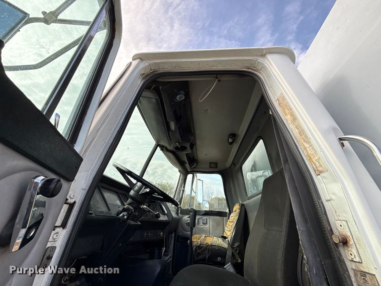 image for item DY8379 1994 Volvo WB flatbed truck