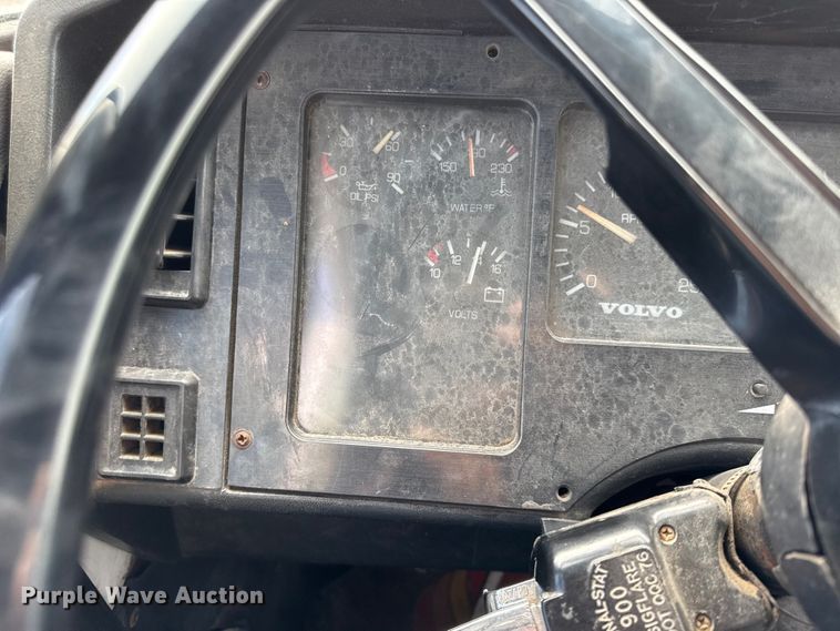 image for item DY8379 1994 Volvo WB flatbed truck