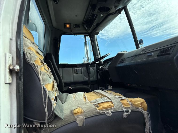 image for item DY8379 1994 Volvo WB flatbed truck