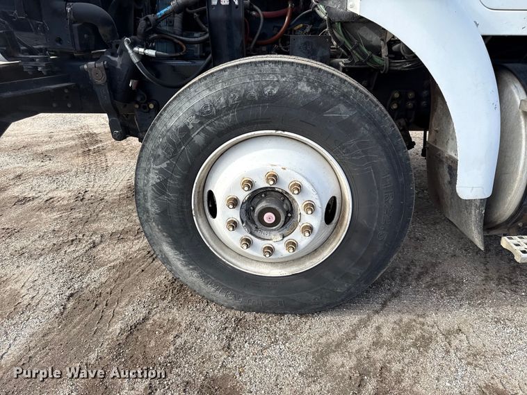 image for item DY8379 1994 Volvo WB flatbed truck