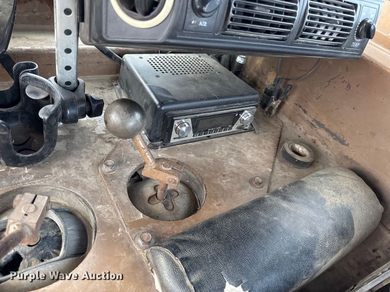 image for item DY8381 1985 Caterpillar D7G dozer