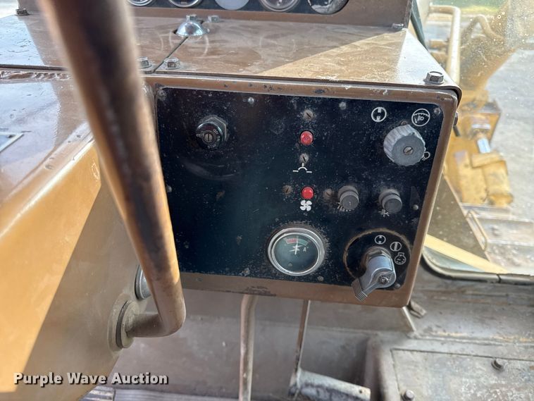 image for item DY8381 1985 Caterpillar D7G dozer