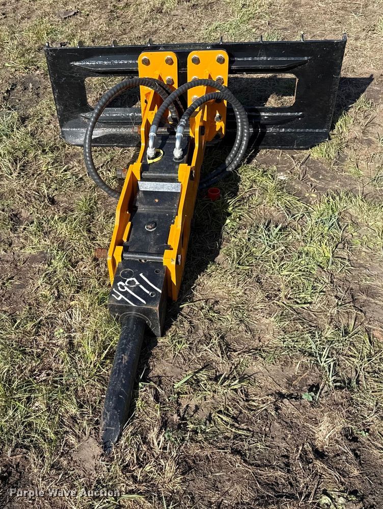 image for item DY8400 2024 Giyi 680 skid steer breaker