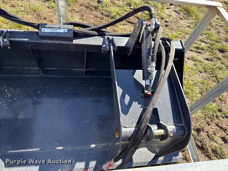 image for item DY8418 2025 LandHonor SGB-11-72W skid steer grapple bucket