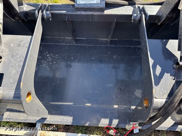 image for item DY8418 2025 LandHonor SGB-11-72W skid steer grapple bucket