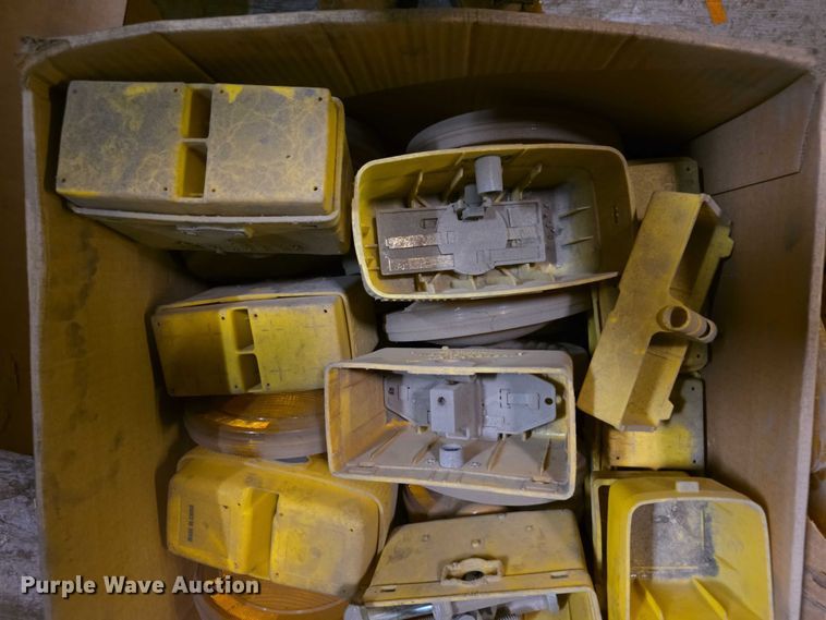 image for item DZ3507 Approximately 44 safety cone beacons