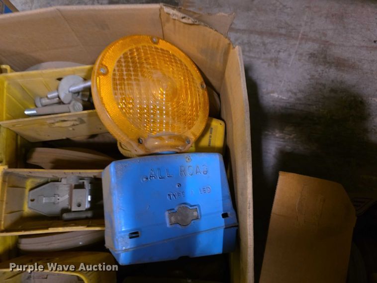 image for item DZ3507 Approximately 44 safety cone beacons