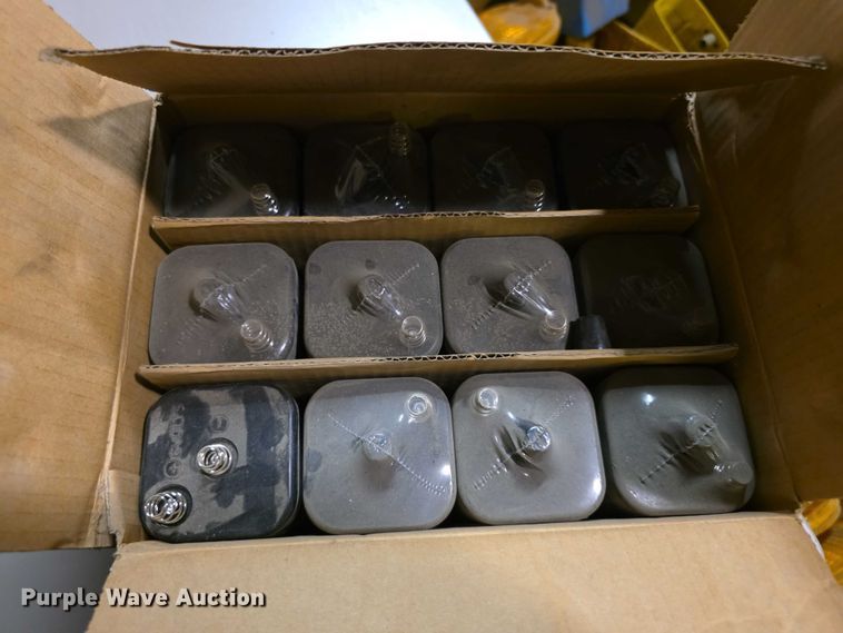 image for item DZ3507 Approximately 44 safety cone beacons