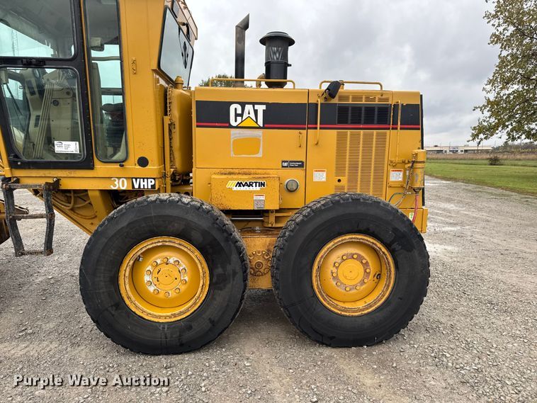 image for item EA1980 2000 Caterpillar 140H motor grader