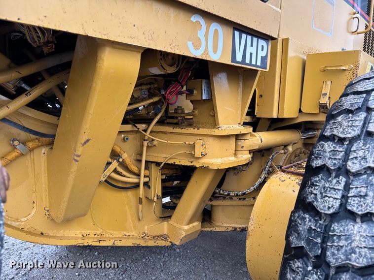 image for item EA1980 2000 Caterpillar 140H motor grader