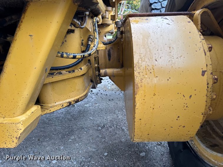 image for item EA1980 2000 Caterpillar 140H motor grader