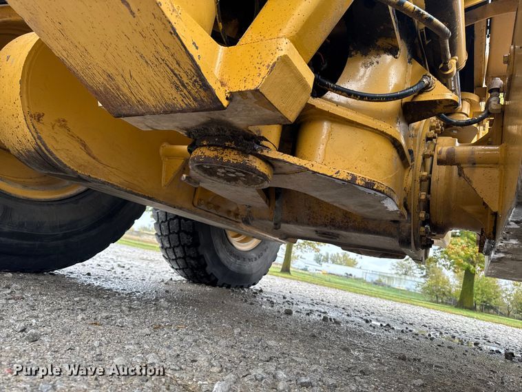 image for item EA1980 2000 Caterpillar 140H motor grader