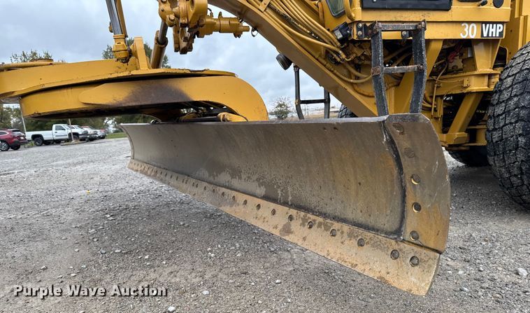 image for item EA1980 2000 Caterpillar 140H motor grader