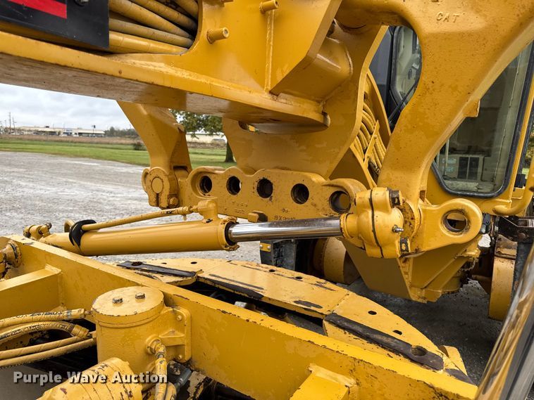 image for item EA1980 2000 Caterpillar 140H motor grader