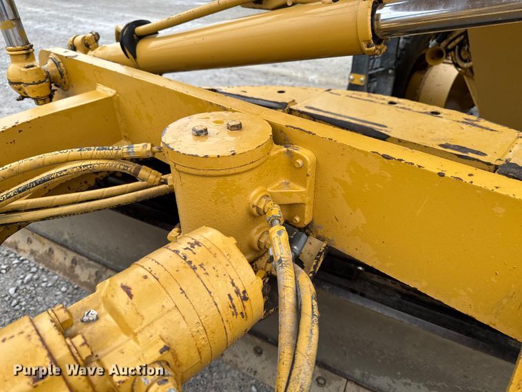 image for item EA1980 2000 Caterpillar 140H motor grader