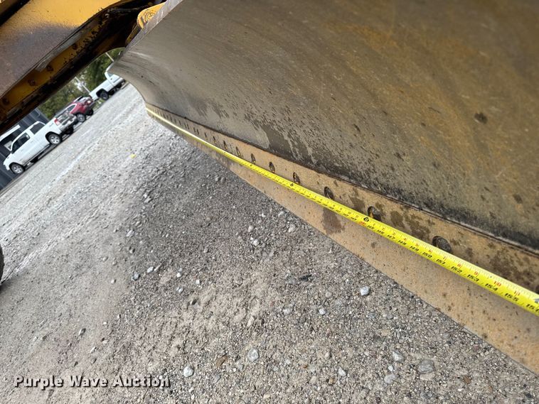 image for item EA1980 2000 Caterpillar 140H motor grader