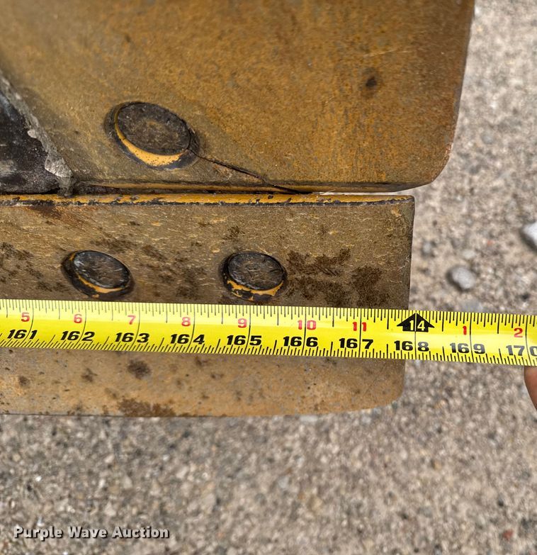 image for item EA1980 2000 Caterpillar 140H motor grader