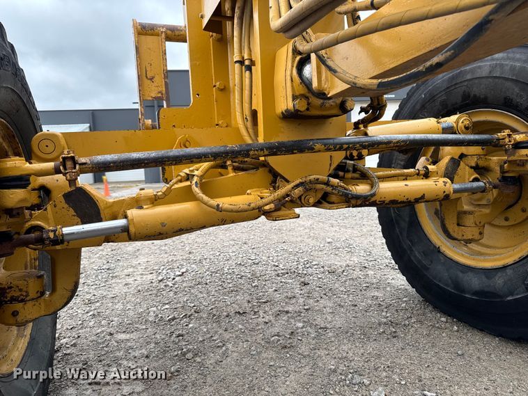 image for item EA1980 2000 Caterpillar 140H motor grader