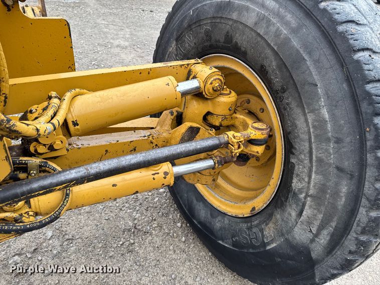 image for item EA1980 2000 Caterpillar 140H motor grader