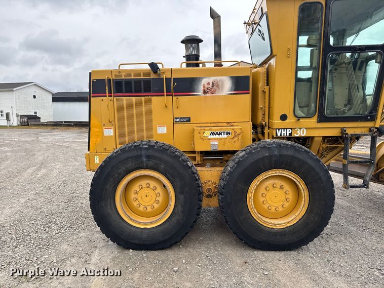 image for item EA1980 2000 Caterpillar 140H motor grader