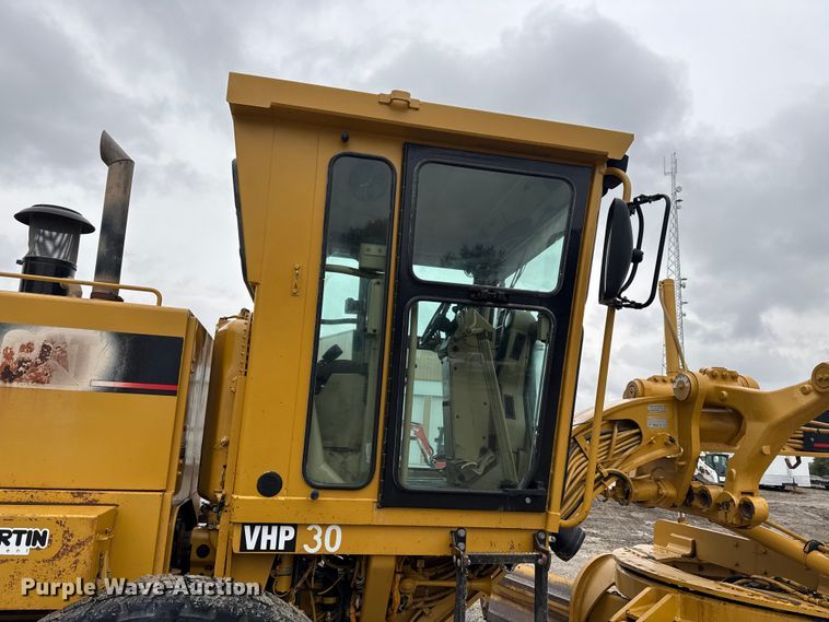 image for item EA1980 2000 Caterpillar 140H motor grader