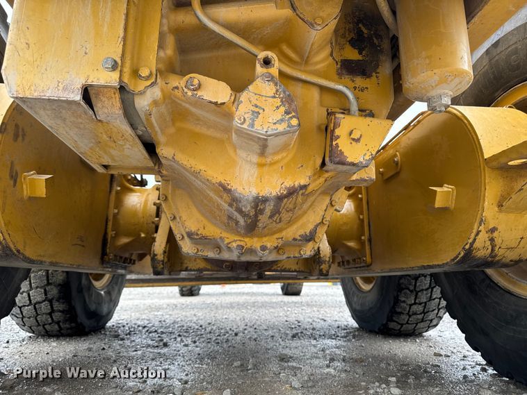 image for item EA1980 2000 Caterpillar 140H motor grader