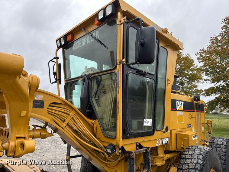 image for item EA1980 2000 Caterpillar 140H motor grader